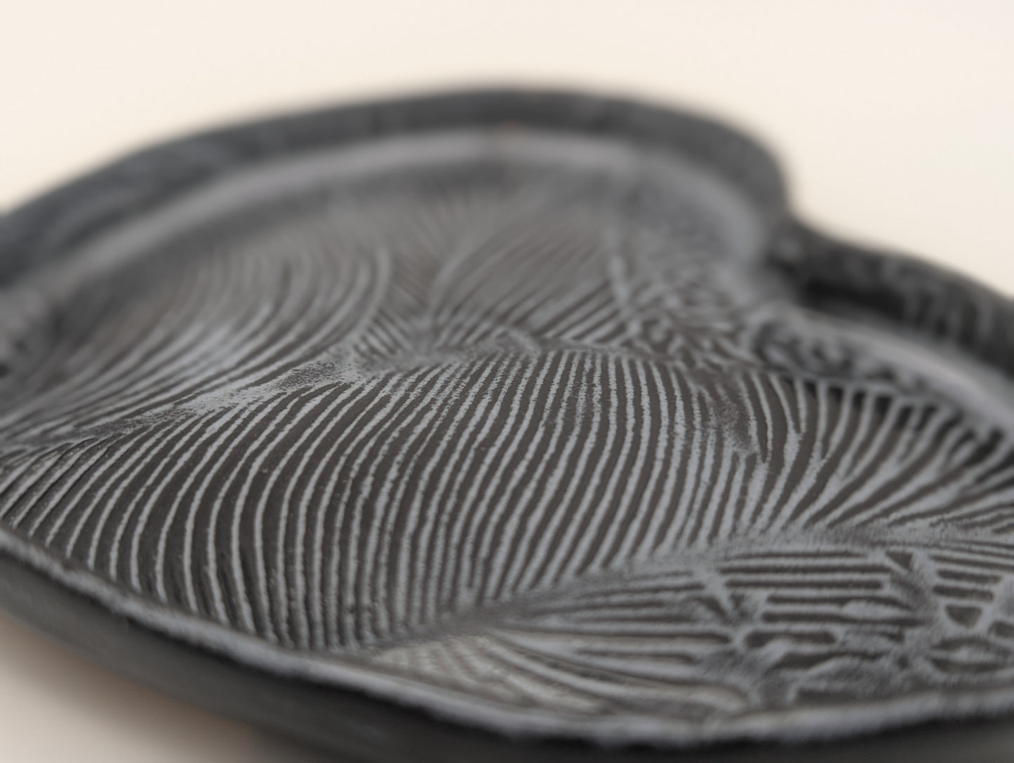Medium leaf print heart dish - ii
