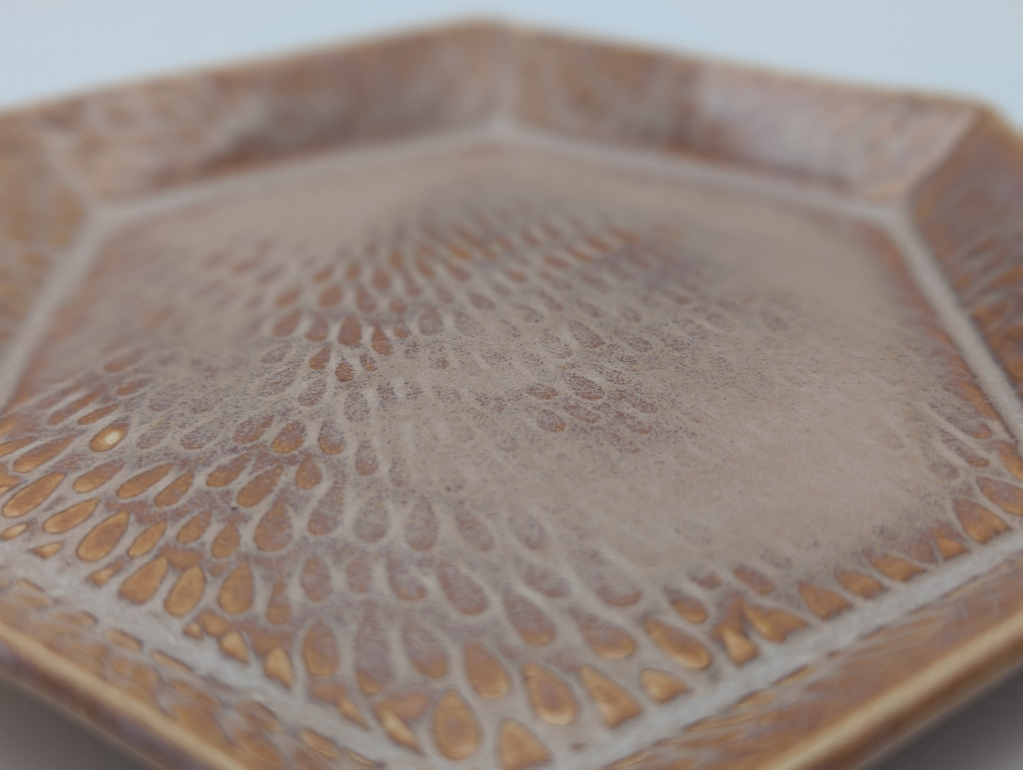 Medium Droplet Hexagonal Dish